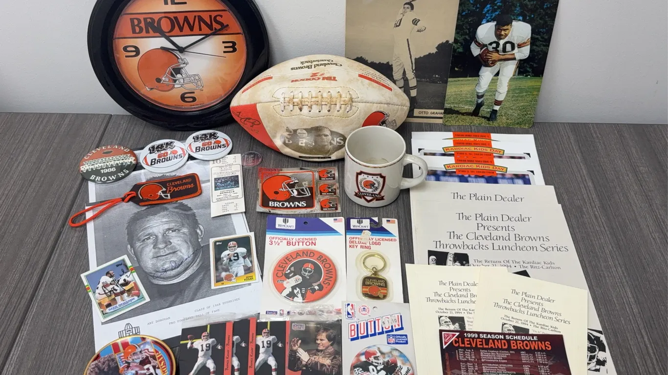 Large Collection of Cleveland Browns Autographs & Collectibles