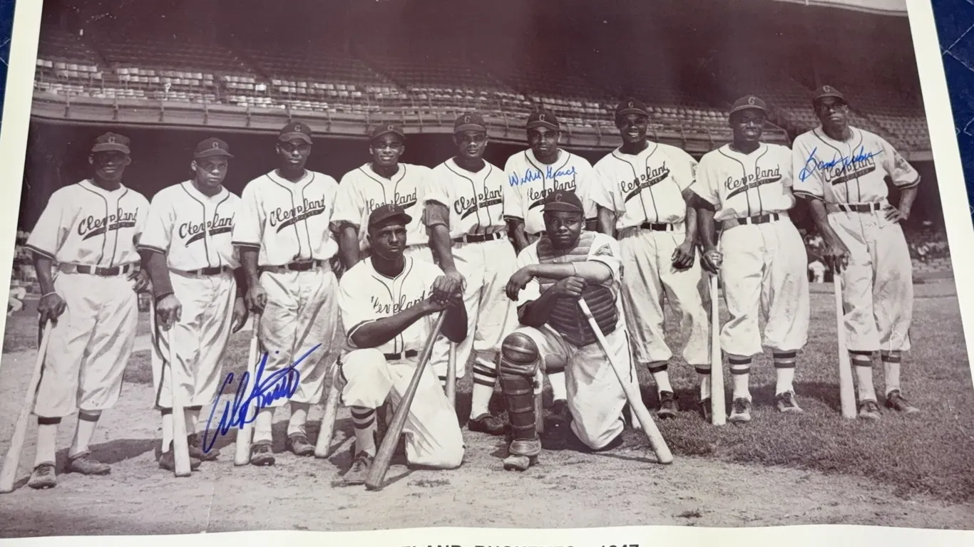 Vintage Cleveland Buckeyes 1947 Black & White Team Photo - Signed By 3