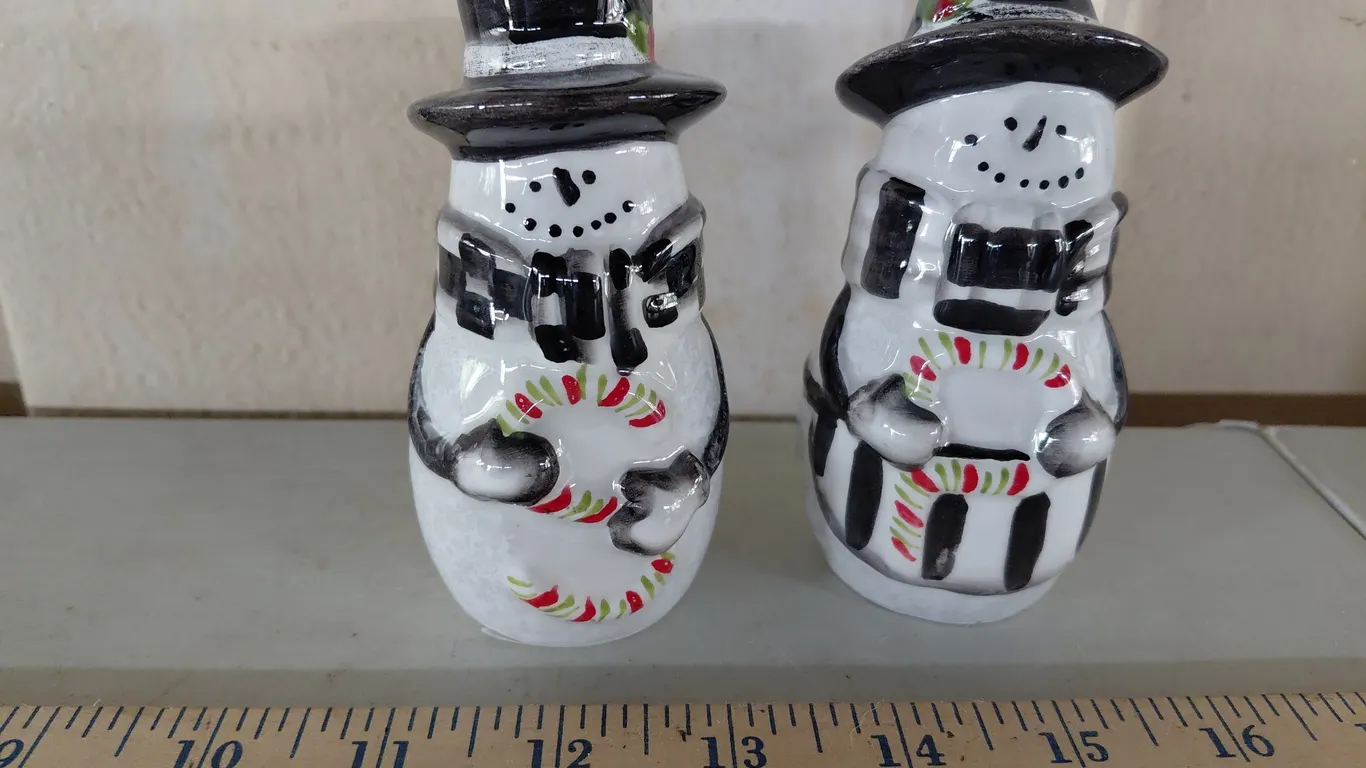 Ceramic Snowman Salt/Pepper Shakers