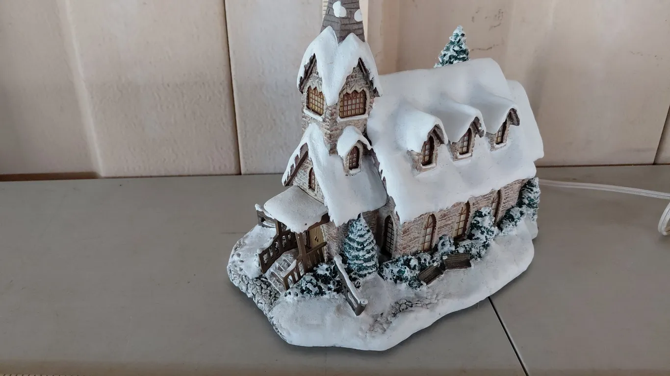 2000 Thomas Kinkade Hawthorne Village "Light Of Hope Church"