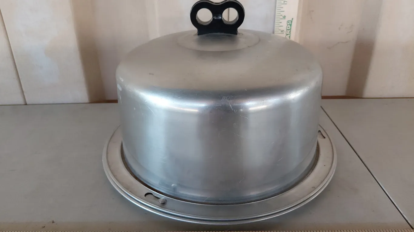 Vintage Regal Aluminum Cake Saver