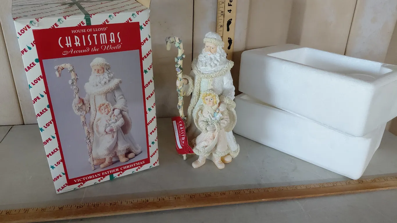 House Of Lloyd Christmas Around The World Victorian Father Christmas Figure In Box