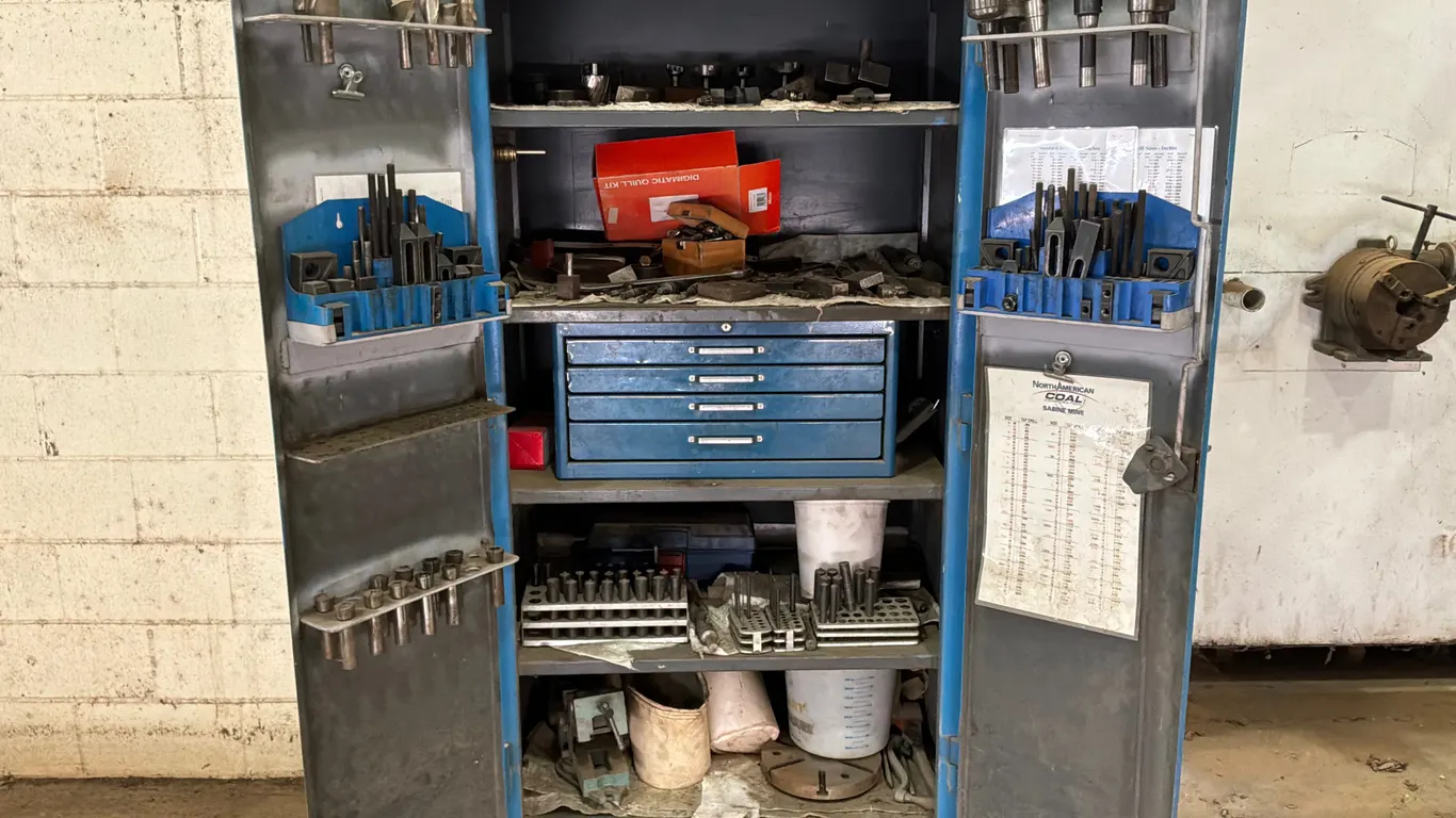 CABINET OF TOOLING FOR MILLS