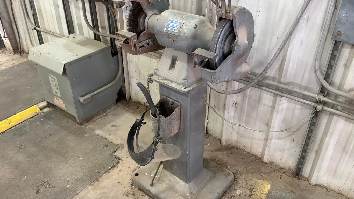 BALDOR 1021W 8 IN. PEDESTAL GRINDER