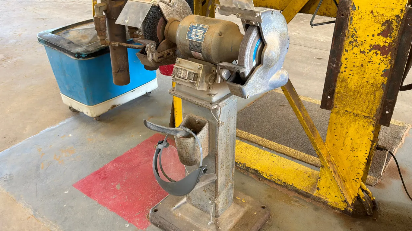 BALDOR 1021W 8 IN. PEDESTAL GRINDER