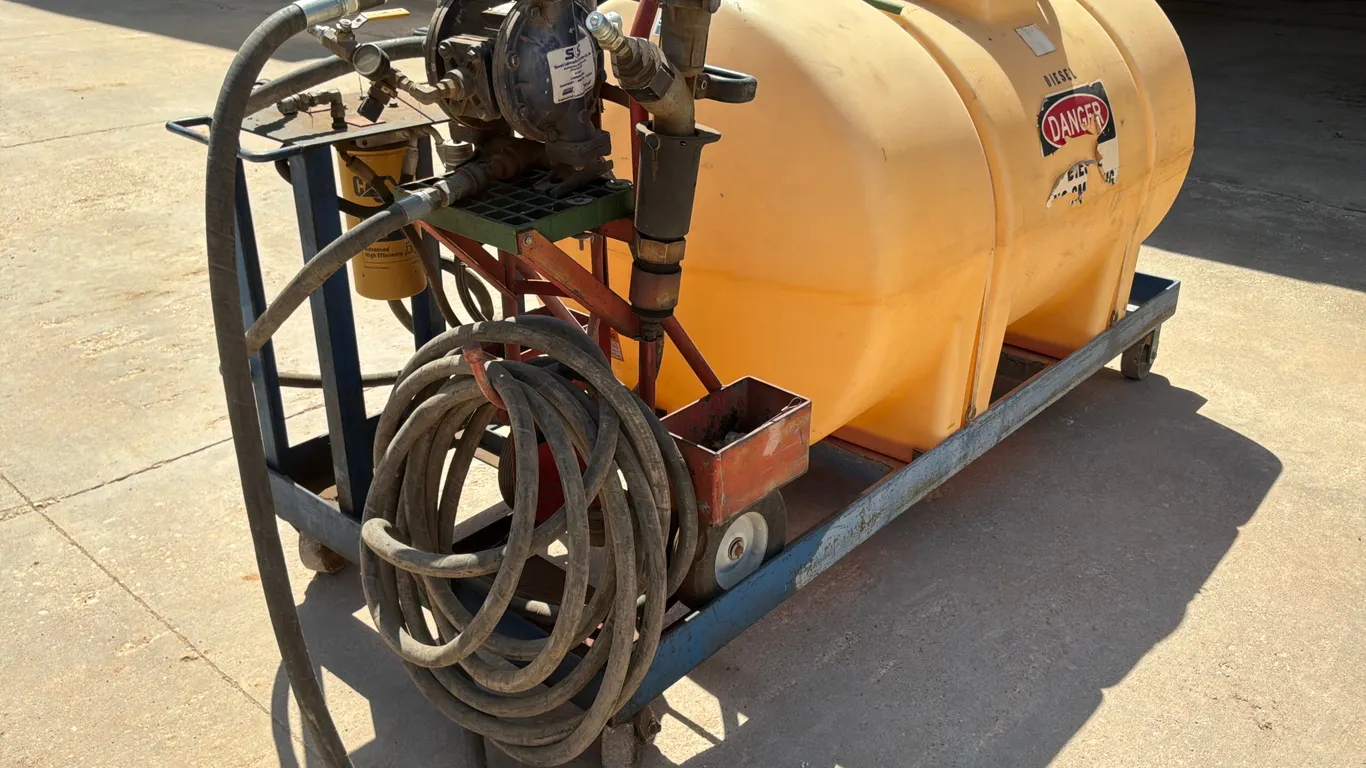 500 GALLON PORTABLE DIESEL TANK AND PUMP
