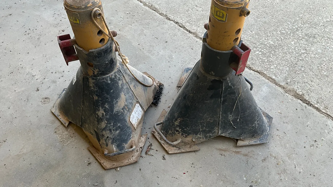 QTY OF (2) 20 TON ADJUSTABLE JACK STANDS