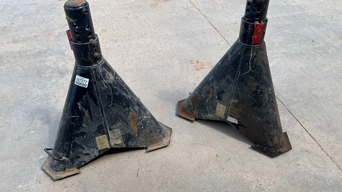 QTY OF (2) 2018 25 TON ADJUSTABLE JACK STANDS