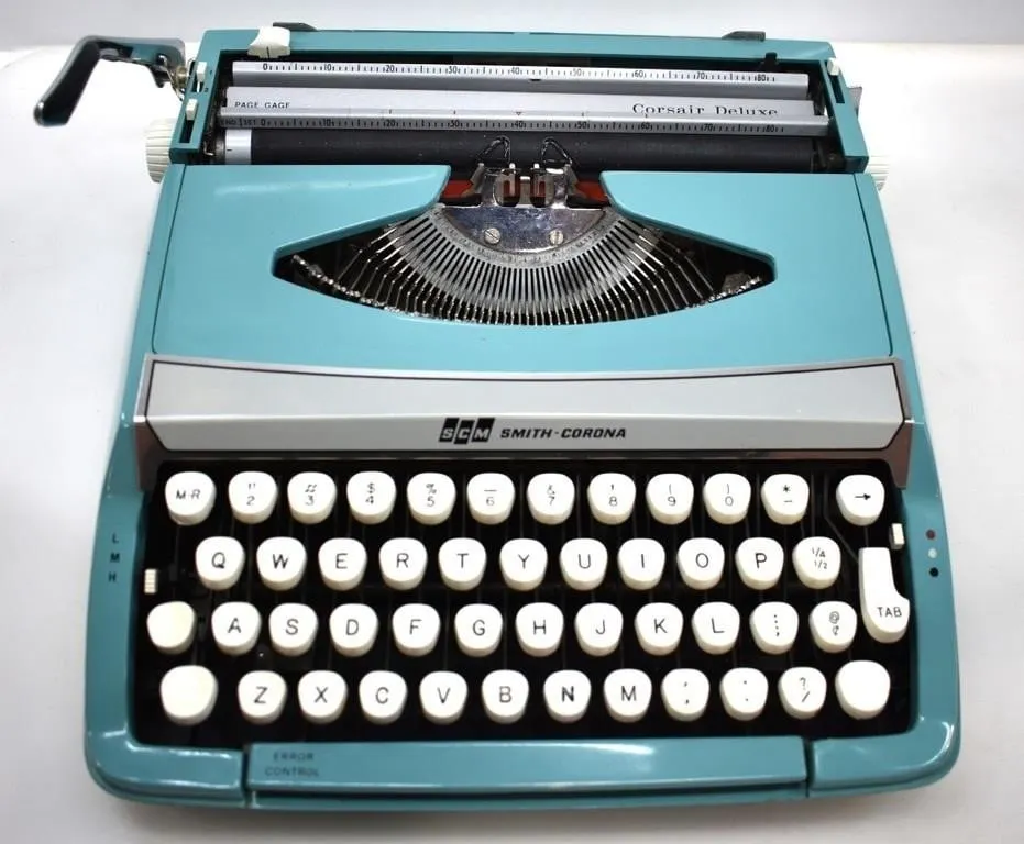 SMITH CORONA CORSAIR DELUXE TYPEWRITER