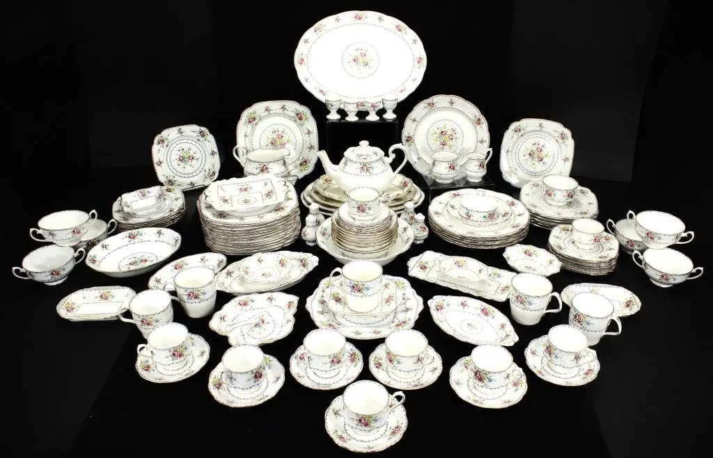 117PC ROYAL ALBERT PETIT POINT CHINA DISH SET