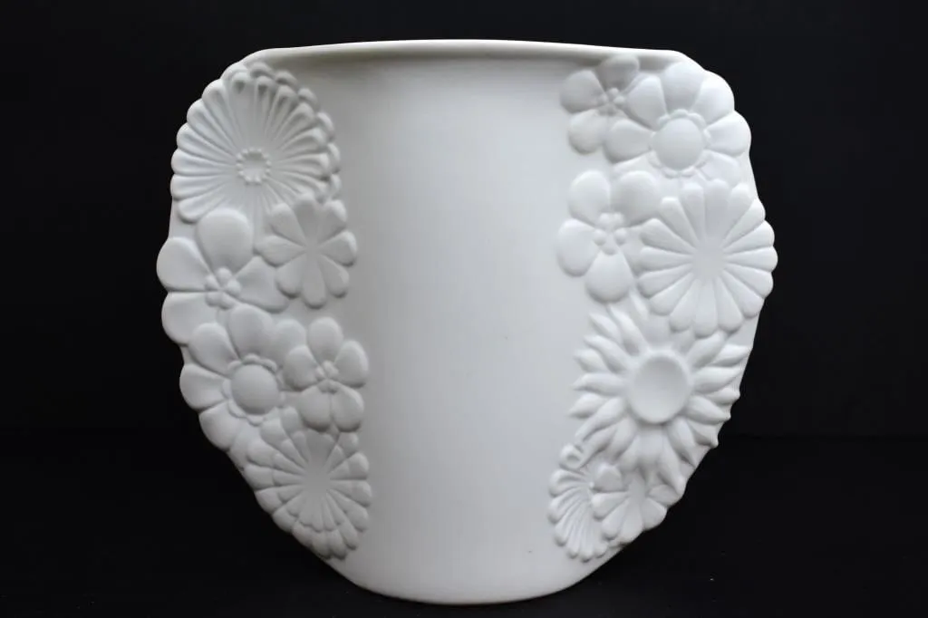 AK KAISER RAISED FLOWER VASE