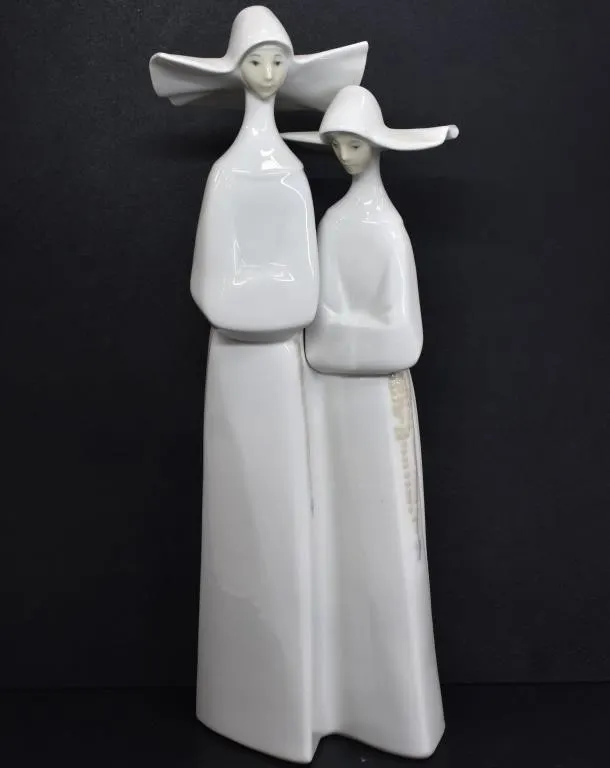 LLADRO "TWO NUNS" FIGURINE