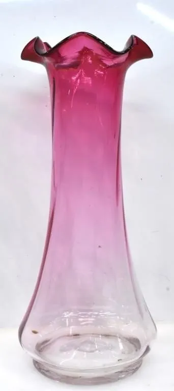 HANDBLOWN OMBRE CRANBERRY GLASS VASE
