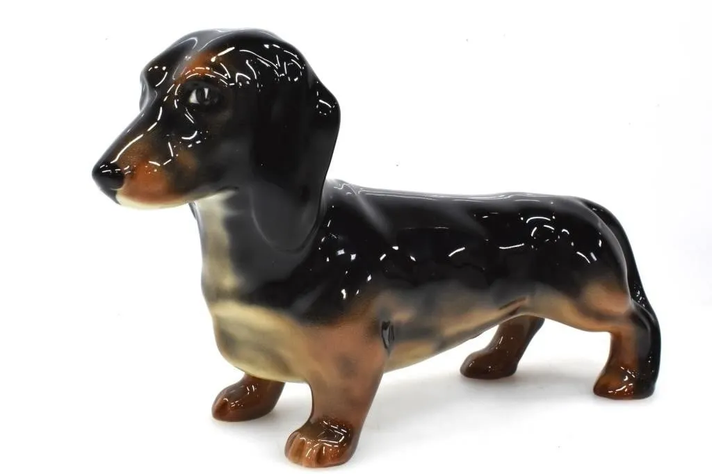 BESWICK ENGLAND DACHSHUND FIGURINE