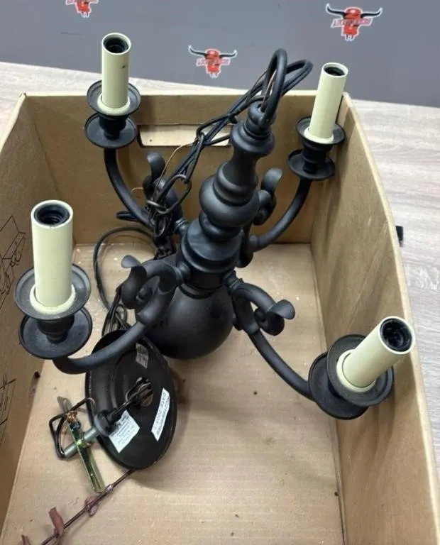 4 Light Chandelier. Untested. *NO SHIPPING