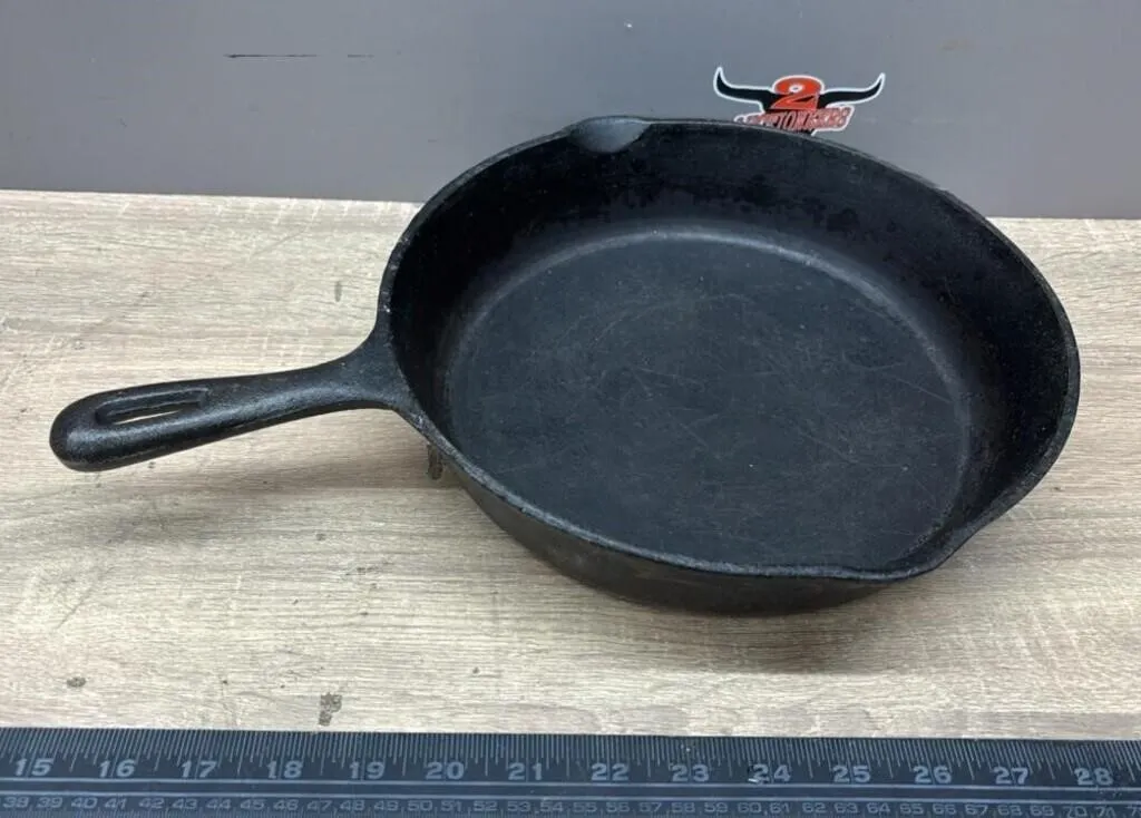 TAIWAN 10.5� Diam. Cast Iron Skillet.