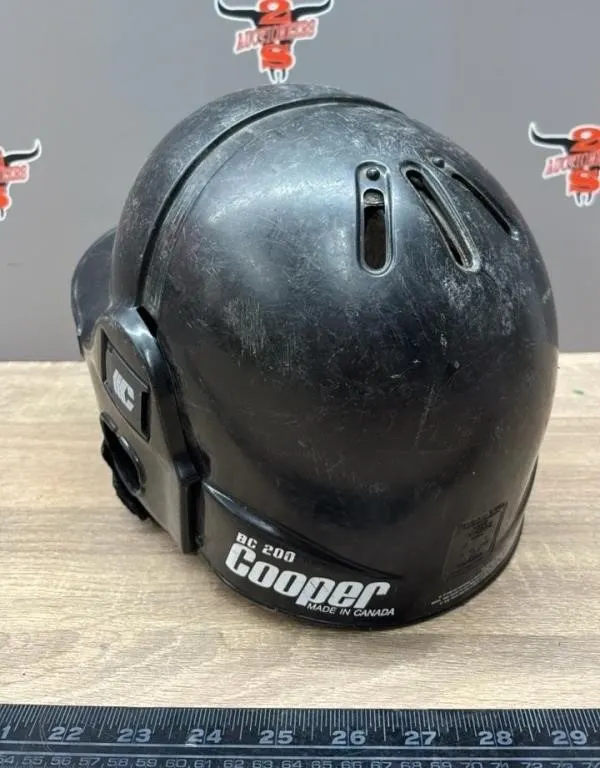 Cooper BC 200 Baseball Helmet. Unknown Size.