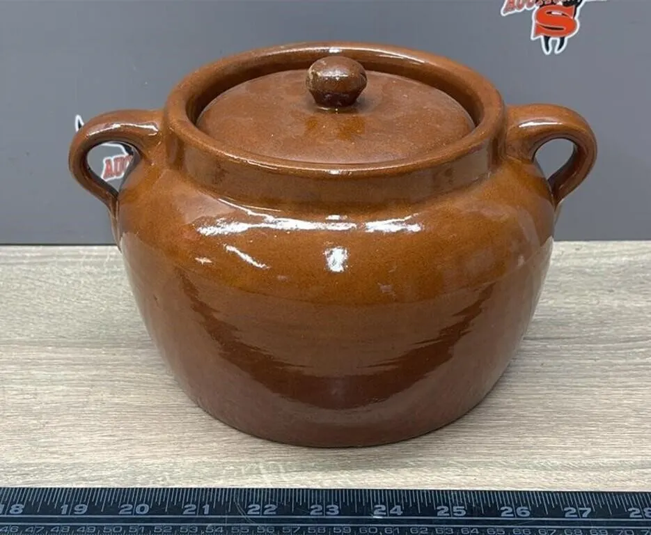 Medalta 6� Bean Pot w/Lid.