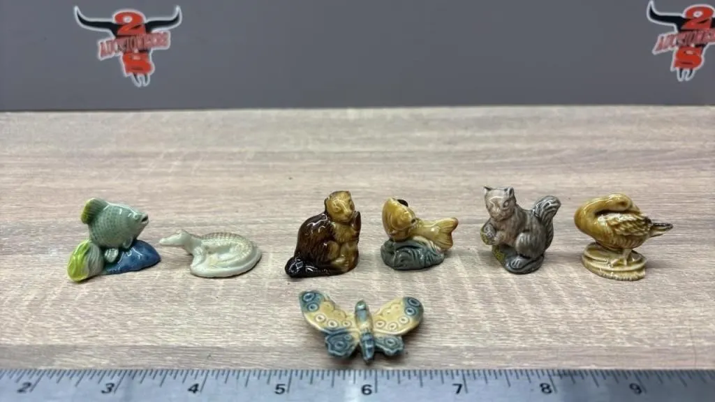 7PC Wade Ceramic Mini Figures.