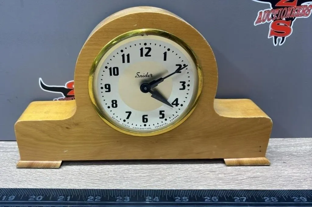 Snider Mantle Clock. Missing Glass Face 10�Wx6�H.