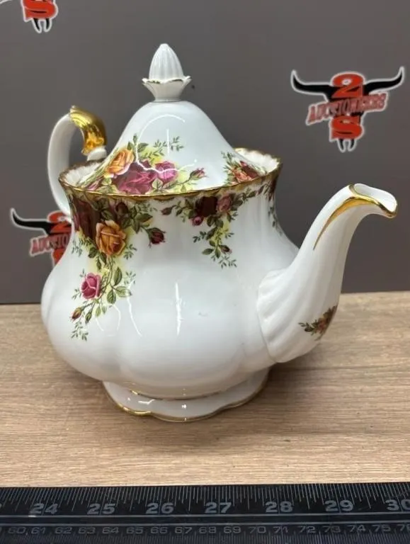 Royal Albert Old Country Roses Tea Pot. *SC