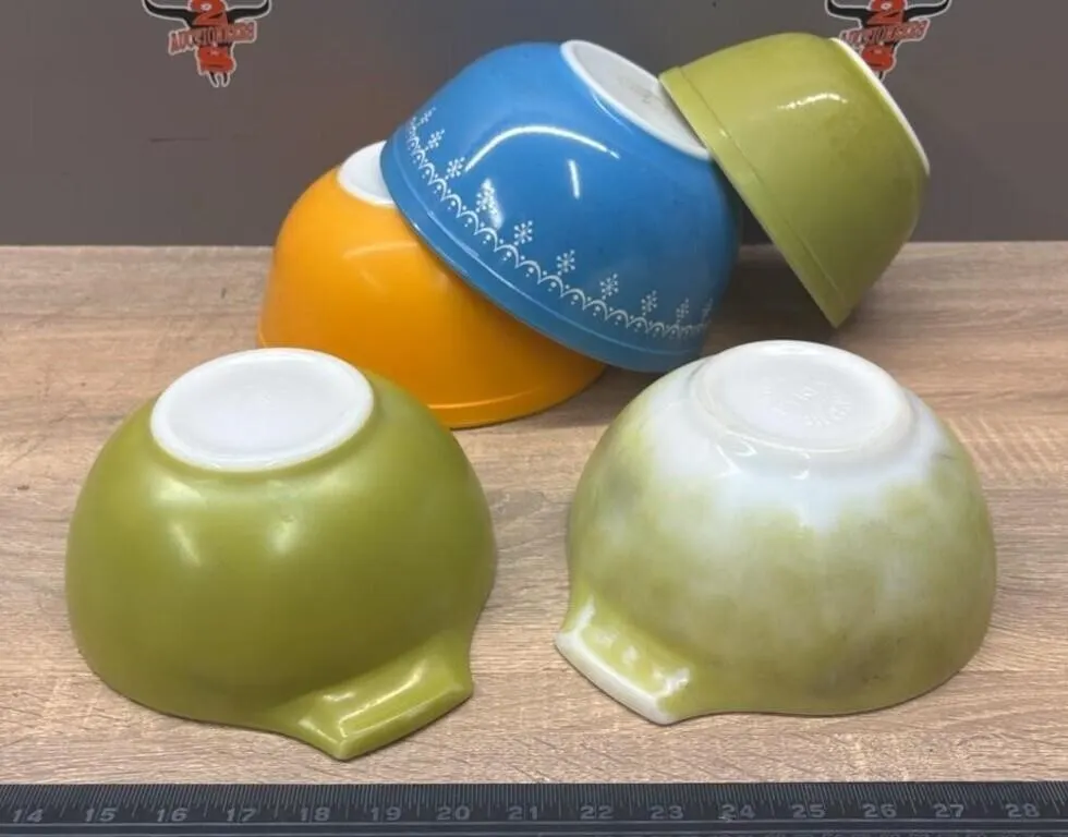 5 Asst. Pyrex Glass Mixing Bowls. Paint Wearing.