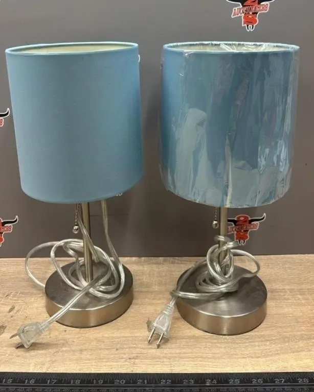 Two 14.5�H Set of Side Table Lamps. Working.