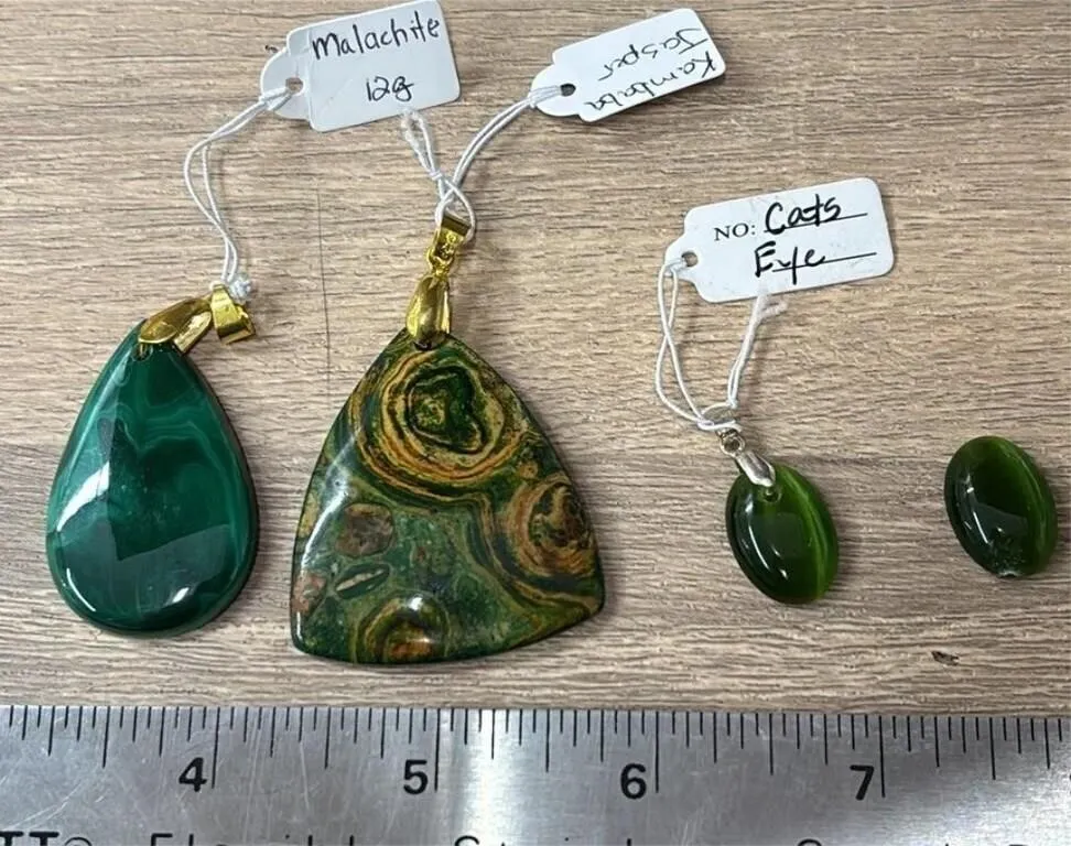 4 Crystal Pendants & 1 Cat Eye Crystal. *SC