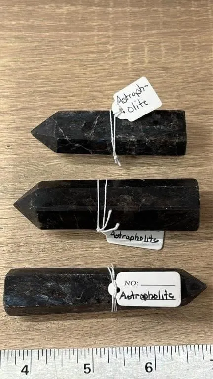 3 Astroph olite Crystal Towers. *SC