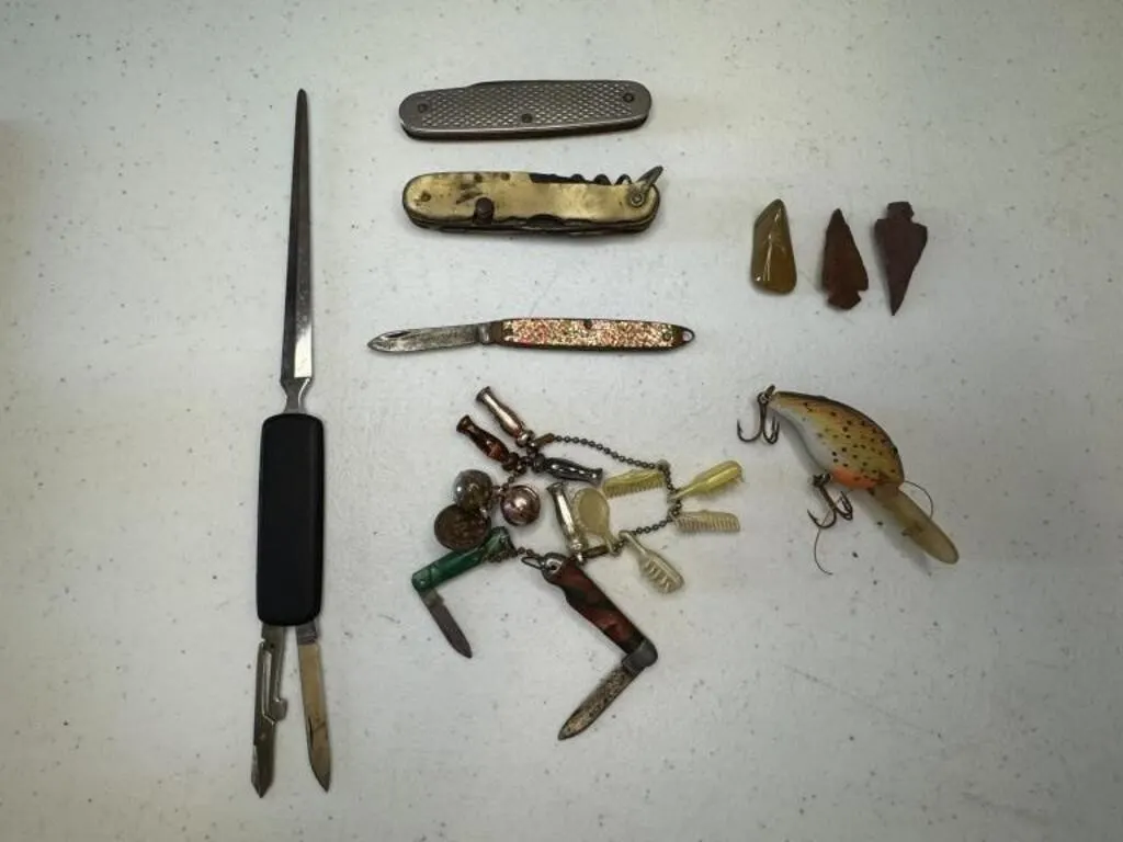 Vintage Pocket Knives, Arrow Heads & Fishing Lure