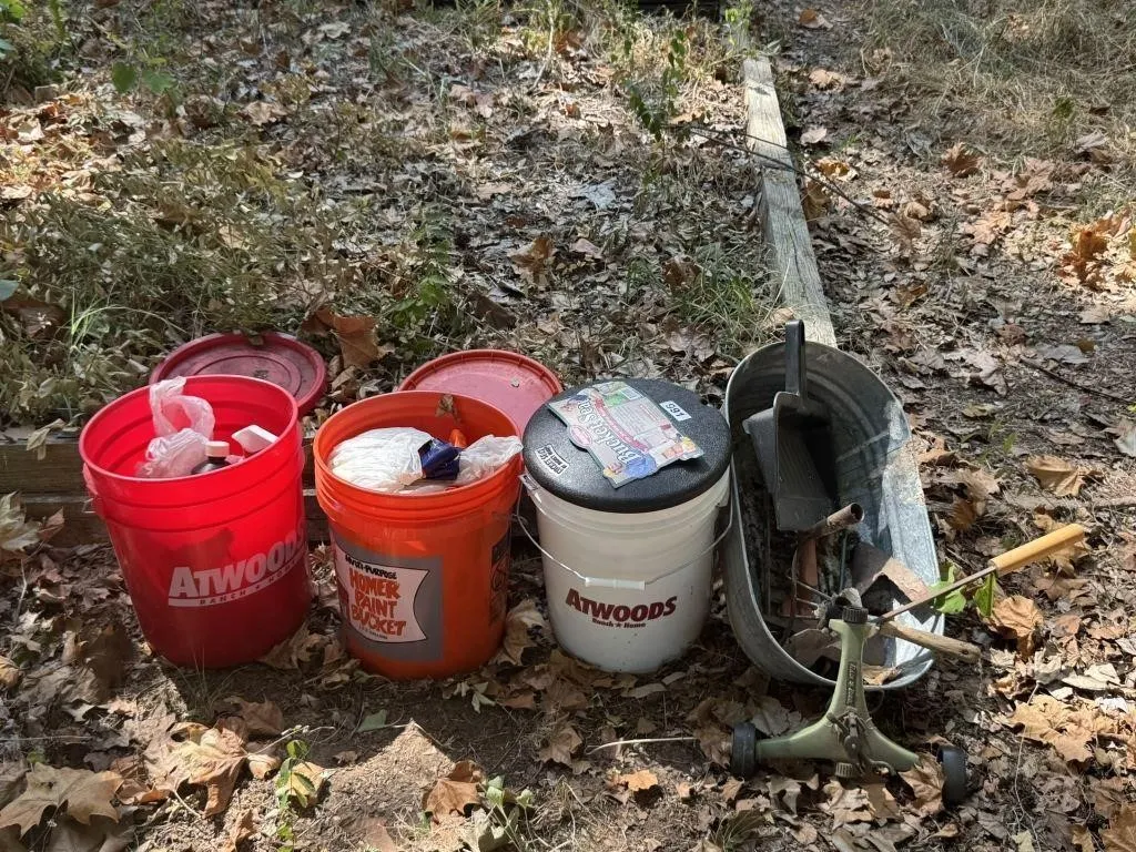 Garden Tools, Sprays & Buckets