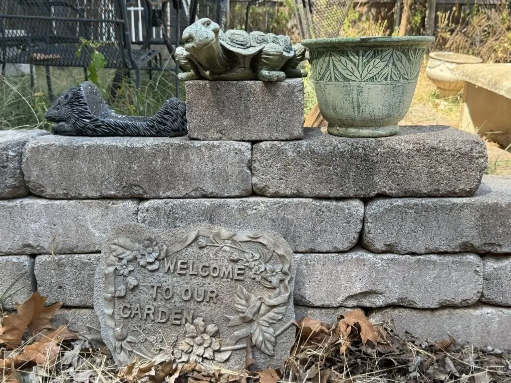 Flower Pot & Yard Decor