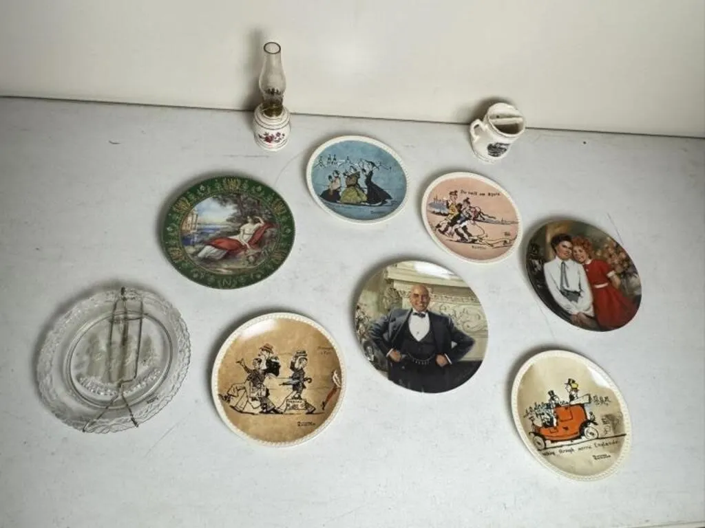 Decorative Collectible Plates, Oil Lamp & Mug