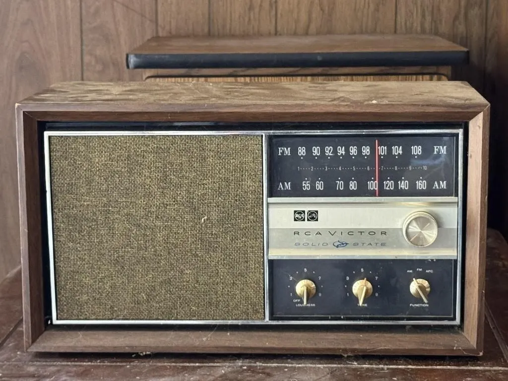 Vintage RCA Victor Radio