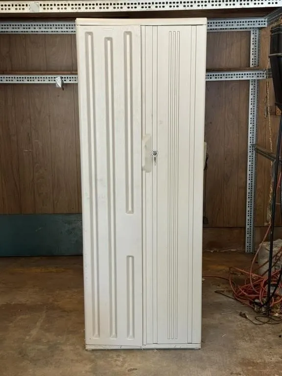 Rubbermaid Plastic Storage Cabinet
