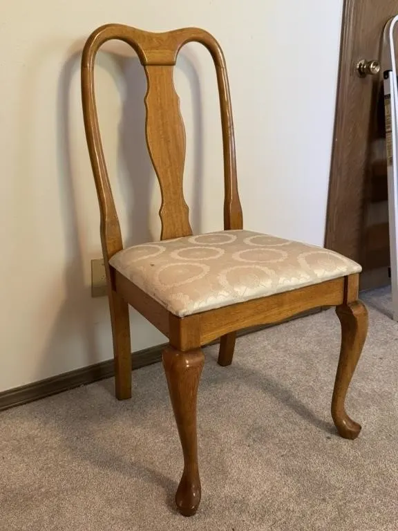 Queen Anne Style Wood Chair