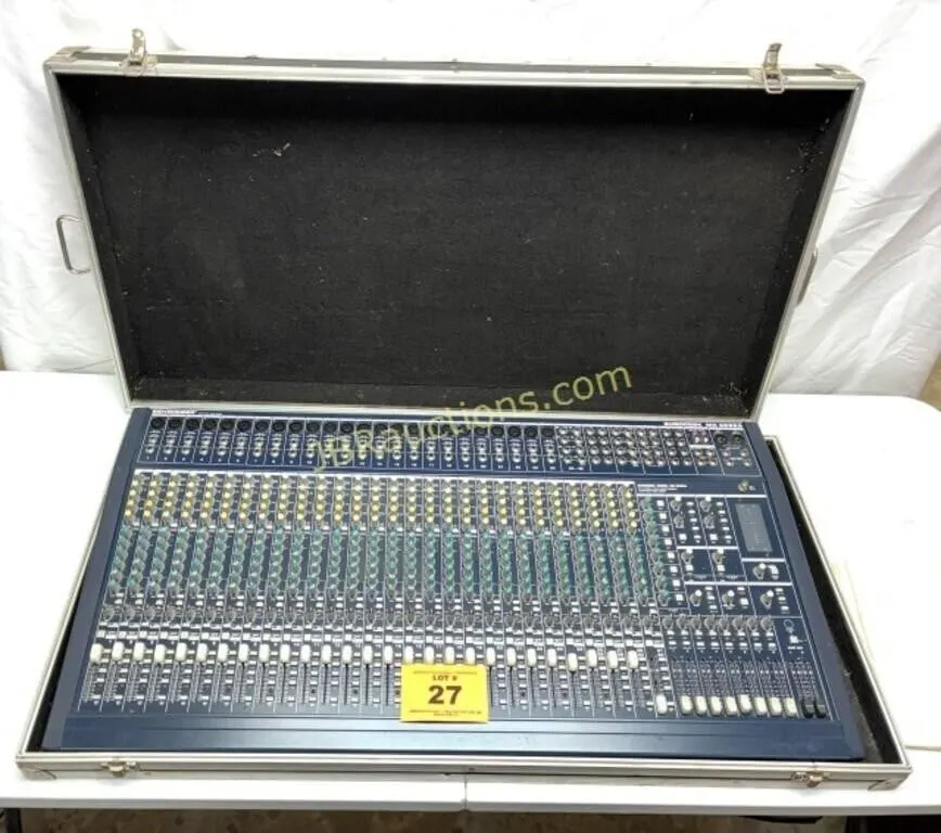 BEHRINGER EURODESK MX 3282A 32 CHANNEL MIXING CON