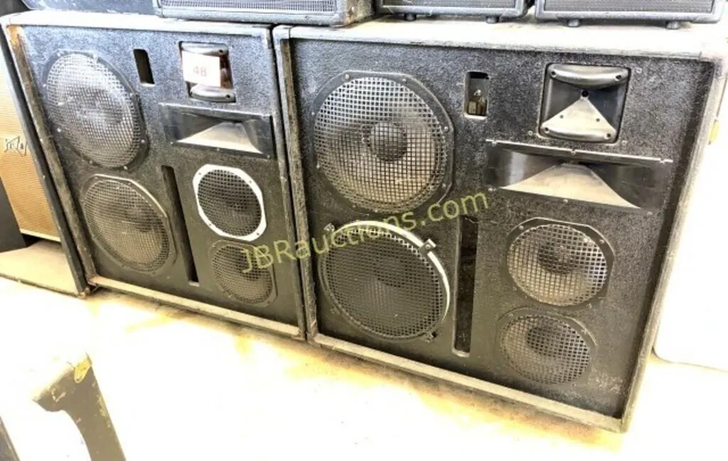 PEAVEY 3020 HT PAIR OF 4 WAY SPEAKERS