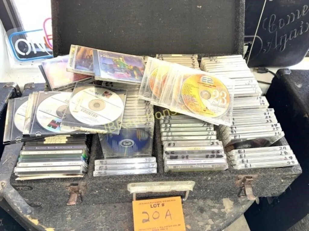 VINTAGE KARAOKE AND DJ CD'S WITH CASE