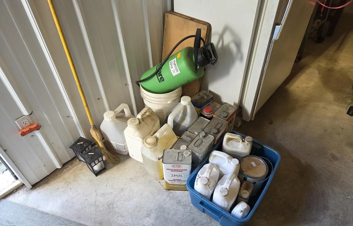 Assorted Shop Chemicals & Supplies
UNRESERVED