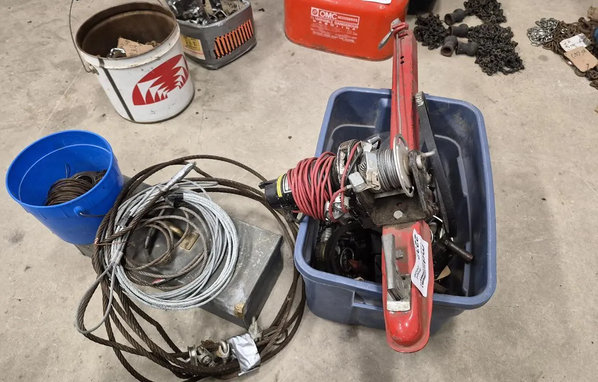 12 Volt Winch w/ Bumper Mount, Wire Rope & Rigging Hardware
UNRESERVED
