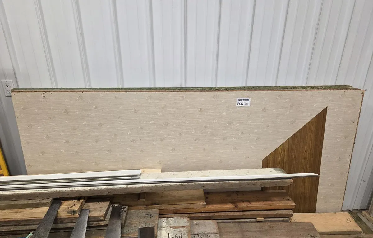 Used Decorative Panels, (5) OSB Sheets & Lumber
UNRESERVED