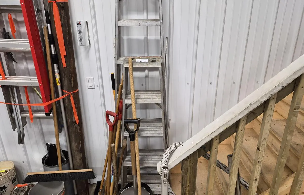 Assorted Ladders, Cleaning Tools & Shop Supplies
UNRESERVED