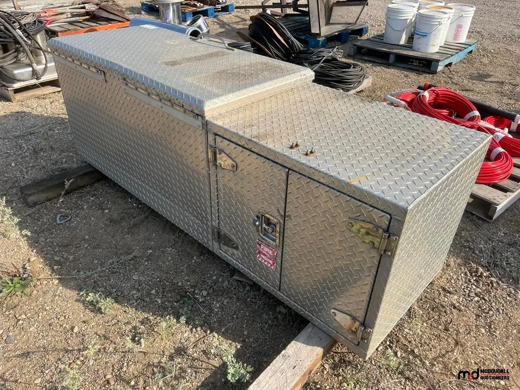 Aluminum Diamond Toolbox (78"x24"x26")
UNRESERVED