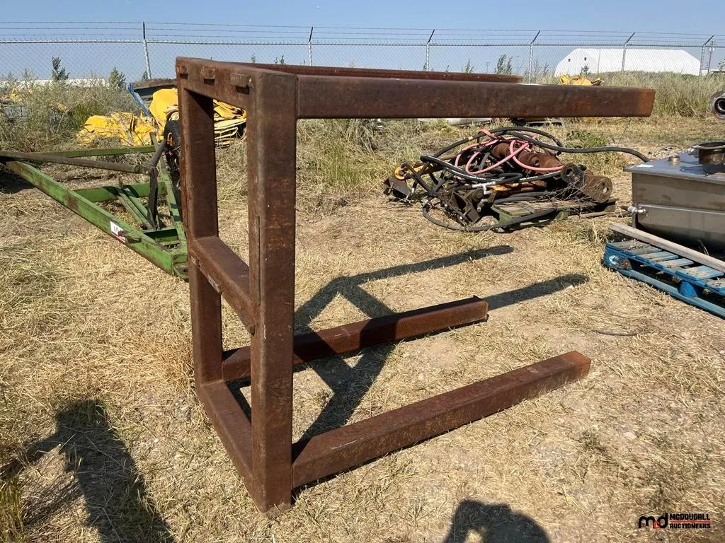 Metal Frame (62"x54"x32")
UNRESERVED