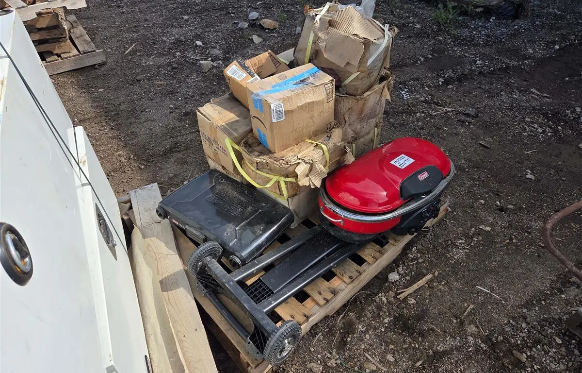 Coleman Grills & Boxed Hardware
UNRESERVED