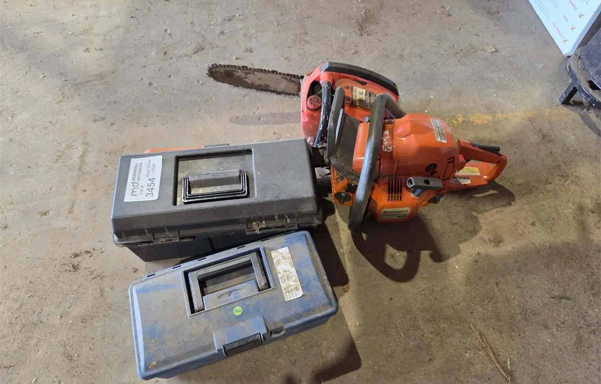 Homelite XL & Husqvarna Chainsaws & (2) Empty Cases
UNRESERVED