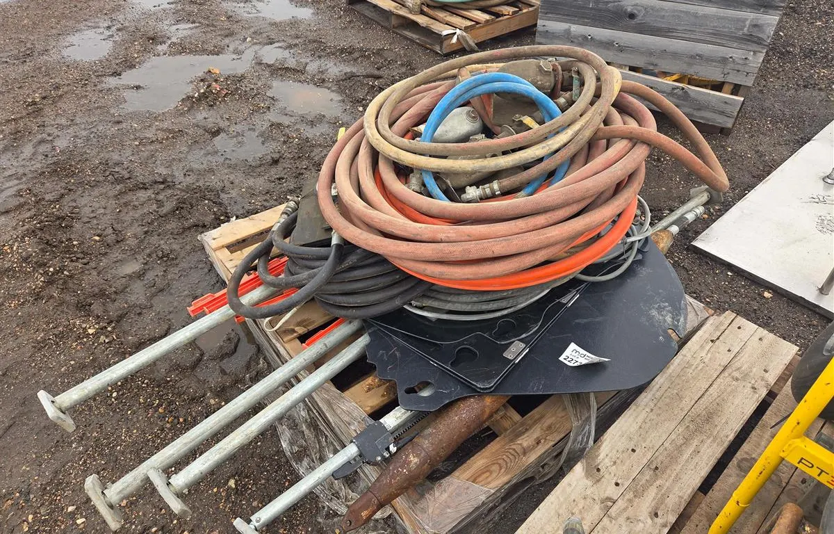 Assorted Industrial Hoses, Black Panels & More
UNRESERVED