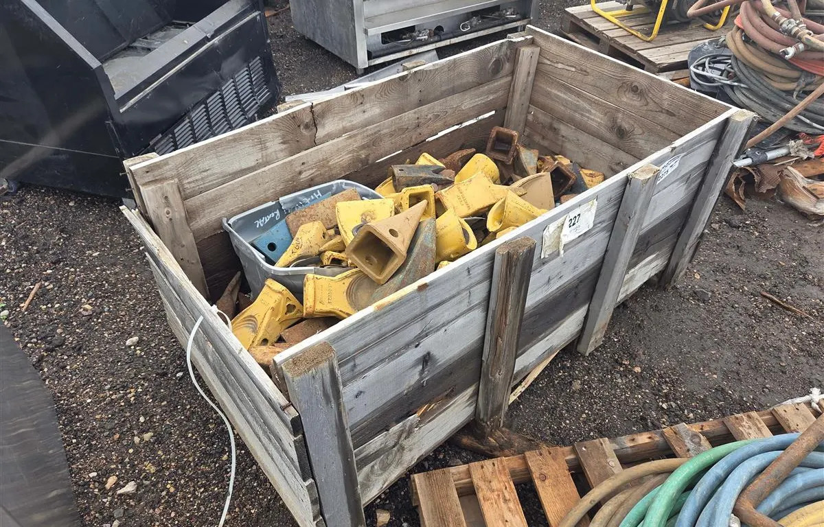 Assorted Excavator Bucket Teeth & Adapters
UNRESERVED