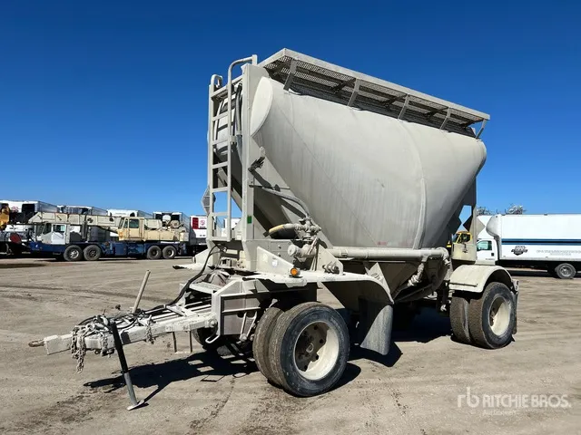 1987 Beall S/A Turntable Pneumatic Bulk Trailer